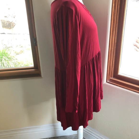 Torrid Plus Size 2 Burgundy Hi/Lo Top-NWT - Picture 2 of 6